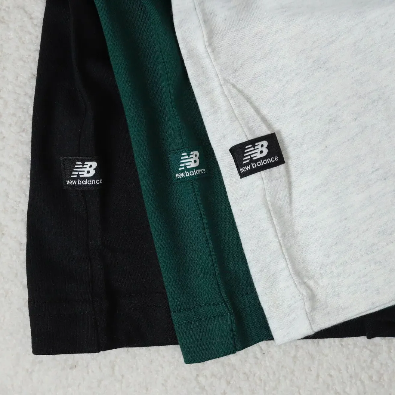 New Balance Essentials Graphic Logo Tee [MT23514]